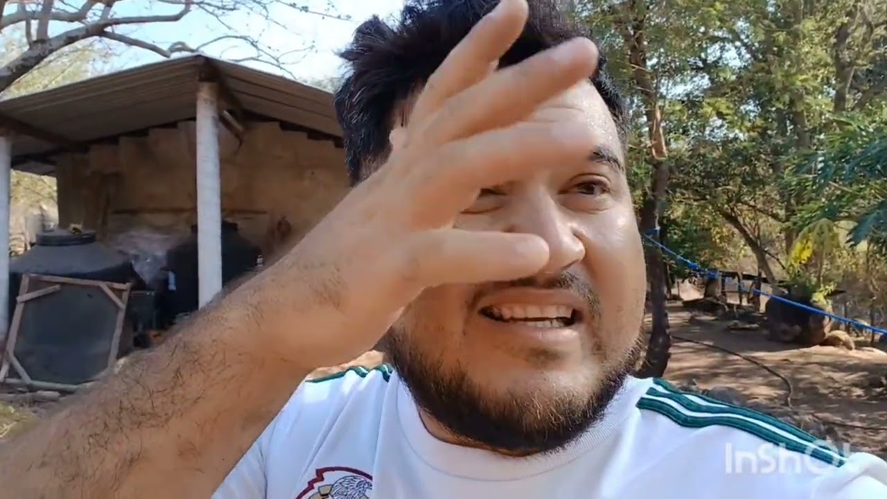 Mi cuñado lin piando la casa y yo le ayudo poco a poco se yega muy lejos 🤔🤔