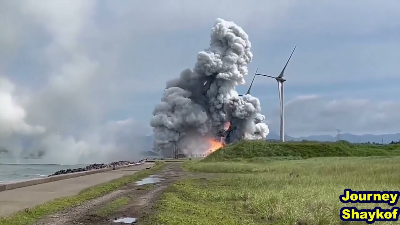 Picture of the day - In Japan, the engine of the Epsilon-S rocket exploded during testing