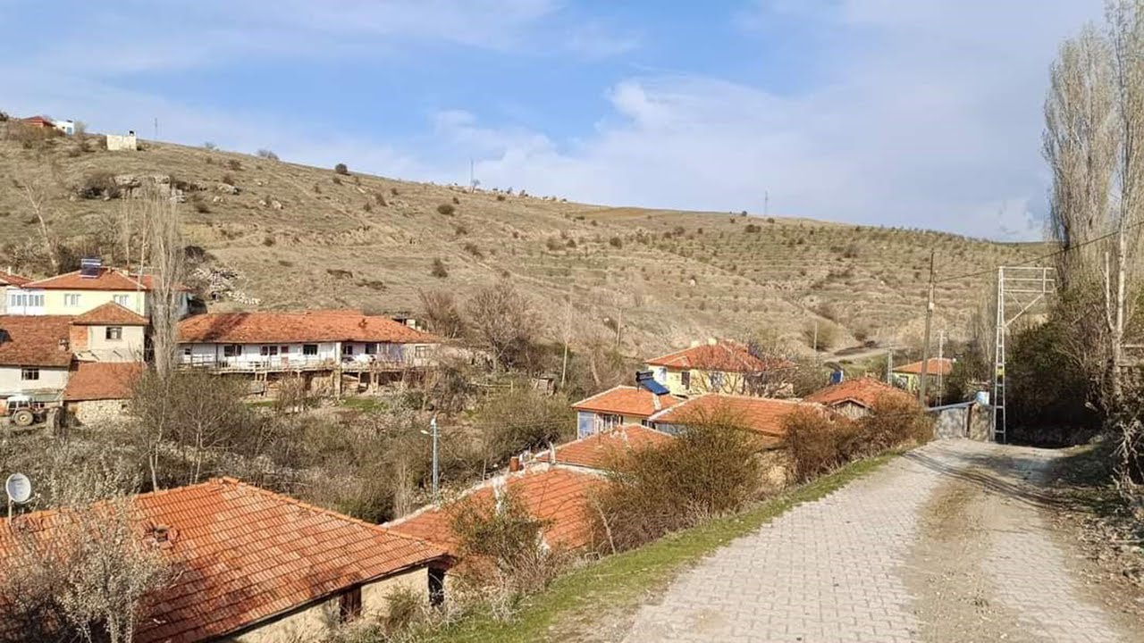 Çorumlu muhtardan güldüren isyan! Cami anonsu viral oldu