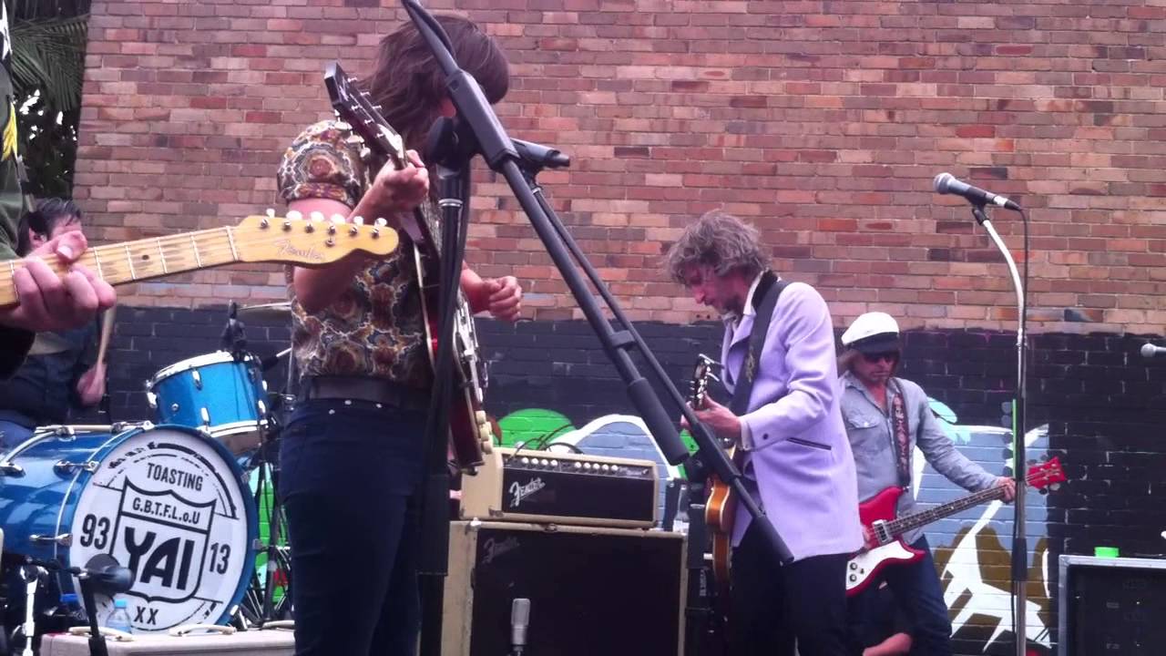 You Am I - I Touch Myself ( The Divnyls ) Cover with Courtney Barnett - Vic on the Park - 01/01/14