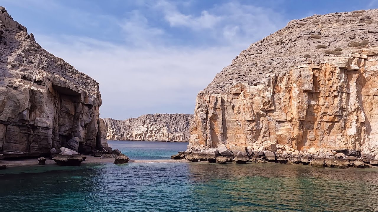 Khasab / Oman:  Dhow Cruise through Khor Sham Fjord (4K-Video)