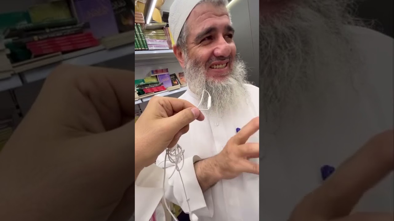من نوادر وتحف ولطائف الشيخ مشهور حسن آل سلمان في معرض الكتاب في الرياض ٣/ ١٤٤٤هـ