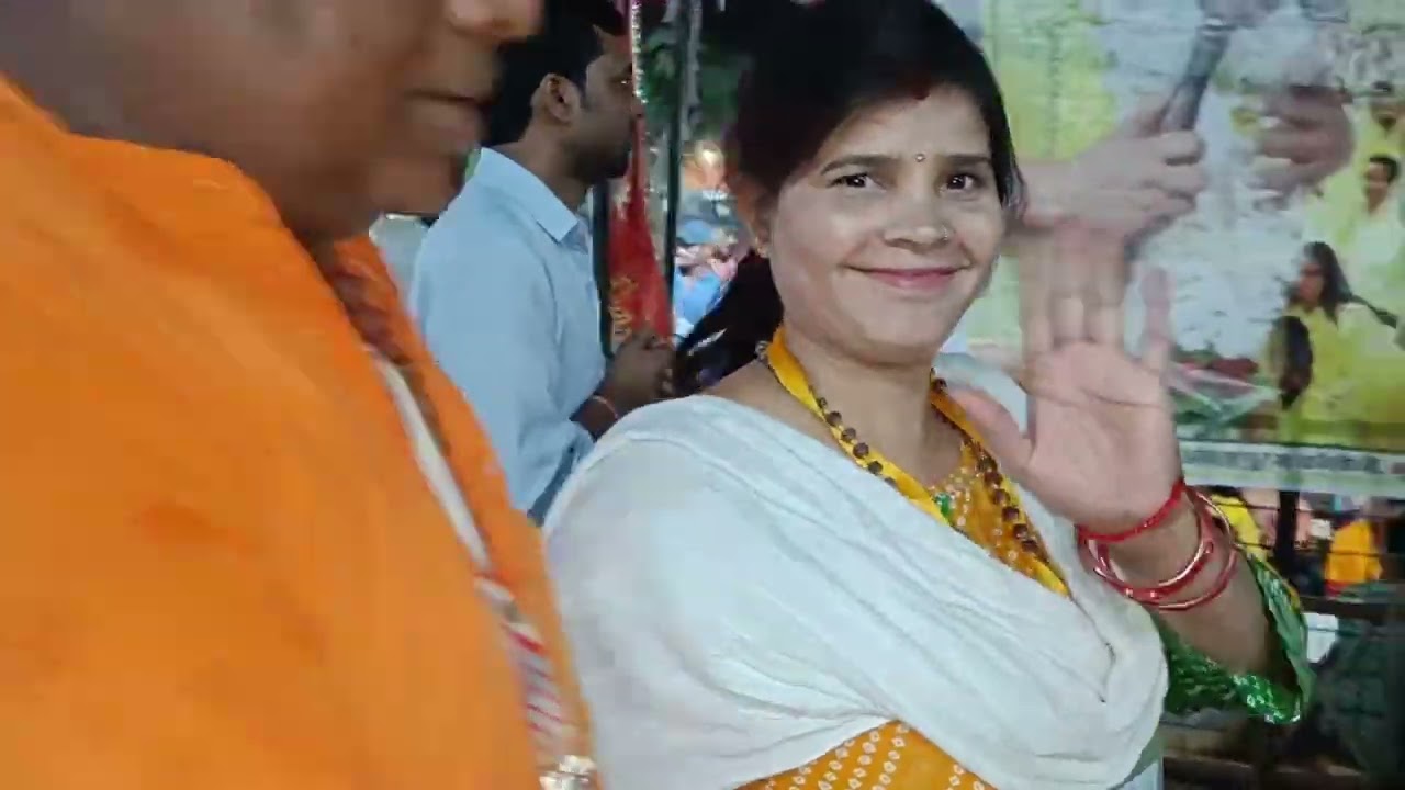 करौली शंकर महादेव धाम हरिद्वार में रात्रि में मंत्र /तंत्र दीक्षा लेने के लिए आई हुई भक्तगण की भीड़।