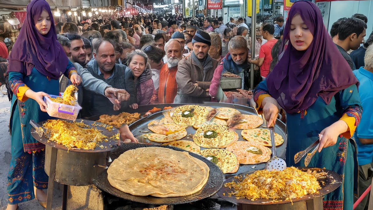 Beautiful Girl Are Selling Aalo PARATHA With SPICY CHATNI | CHICKEN PARATHA | Rawalpindi Street Food