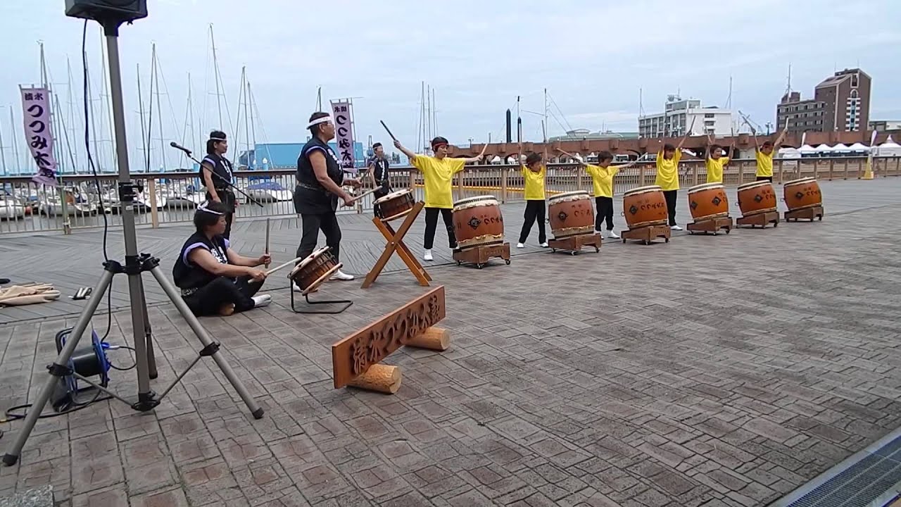 Kids playing taiko drums outside S-Pulse Dream Plaza