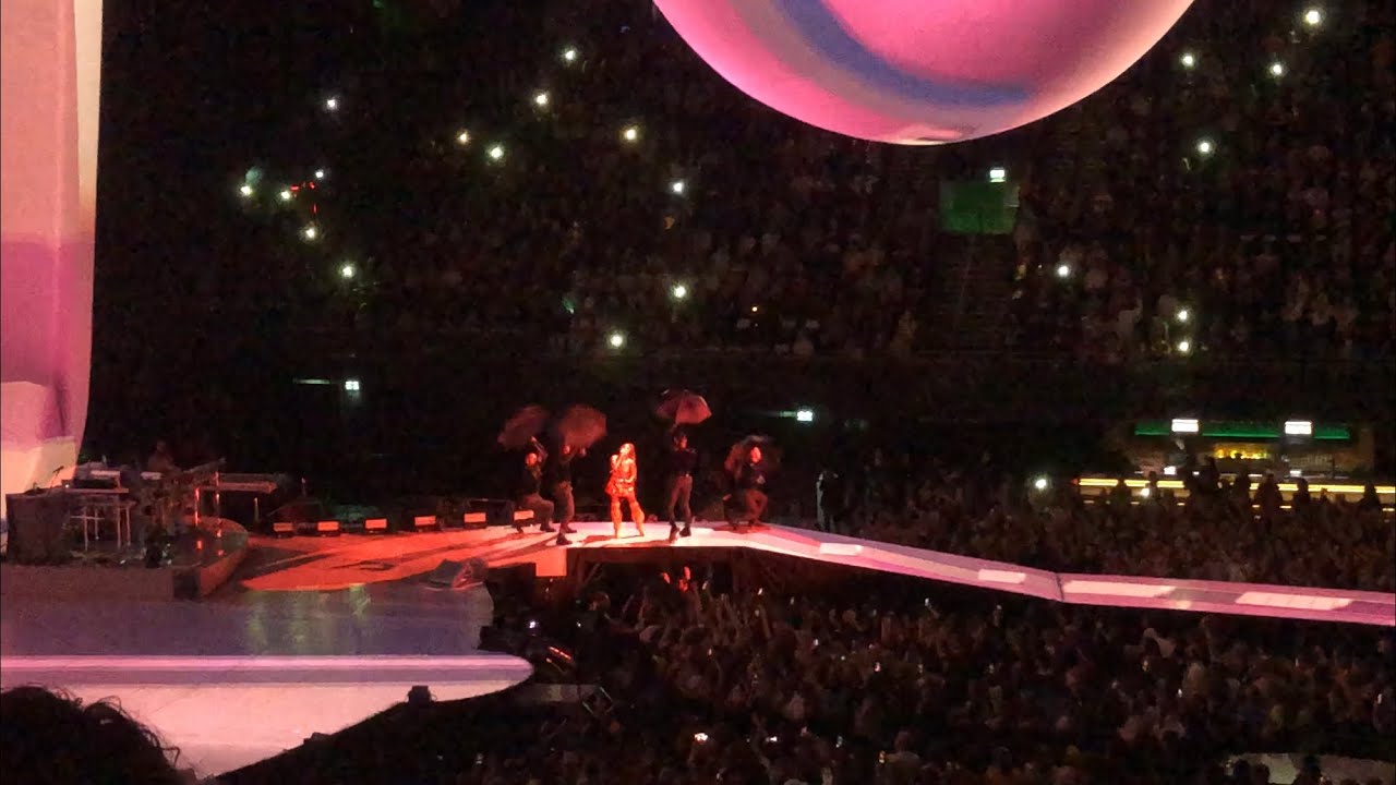 Ariana Grande | Break Free / No Tears Left To Cry | Sweetener Tour | Amsterdam