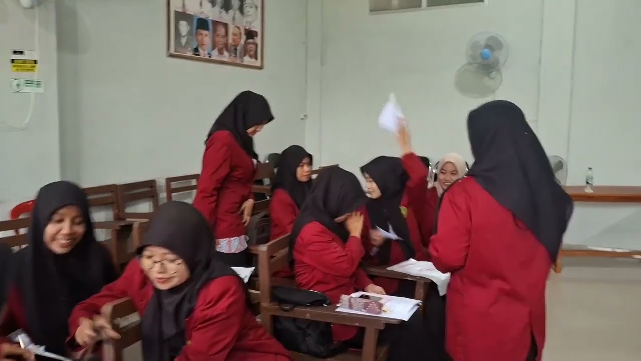 MICROTEACHING 2 Nama : Ami Sulistia Wati (2023102003) Kelas 05 PMA,DPL : Nikmah Nurvicalesti, M.Pd