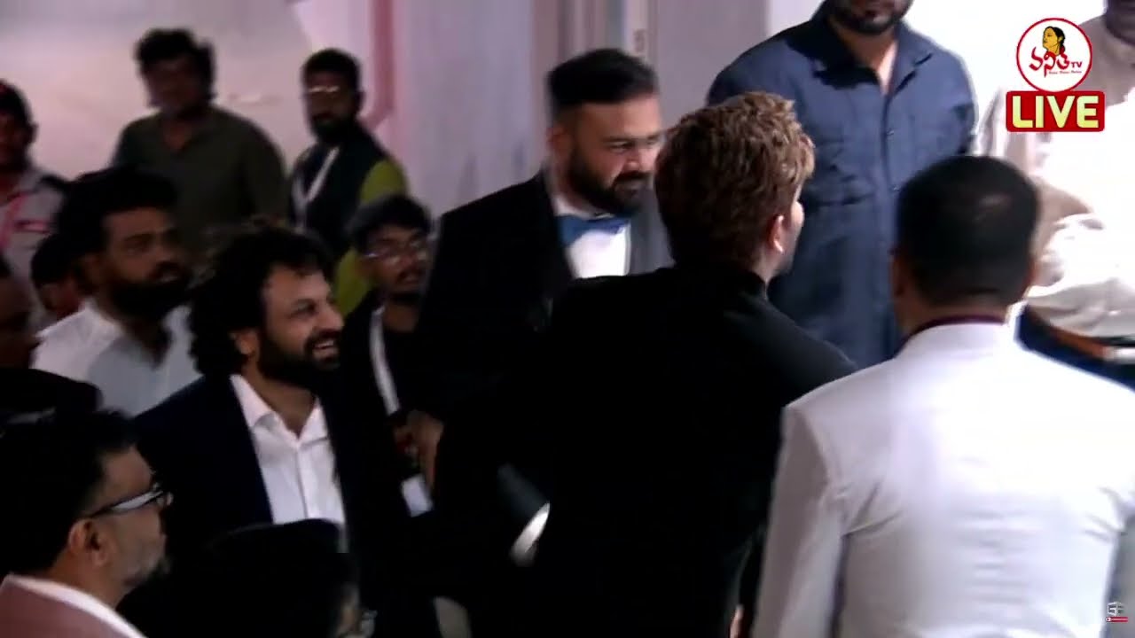 Allu Arjun Grand Entry at Allu Sirish & Nayanika Pre-Wedding Reception LIVE @VanithaTV