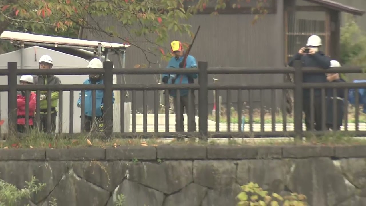 【発砲の瞬間】横手市居座りクマに緊急銃猟実施 全国で4例目