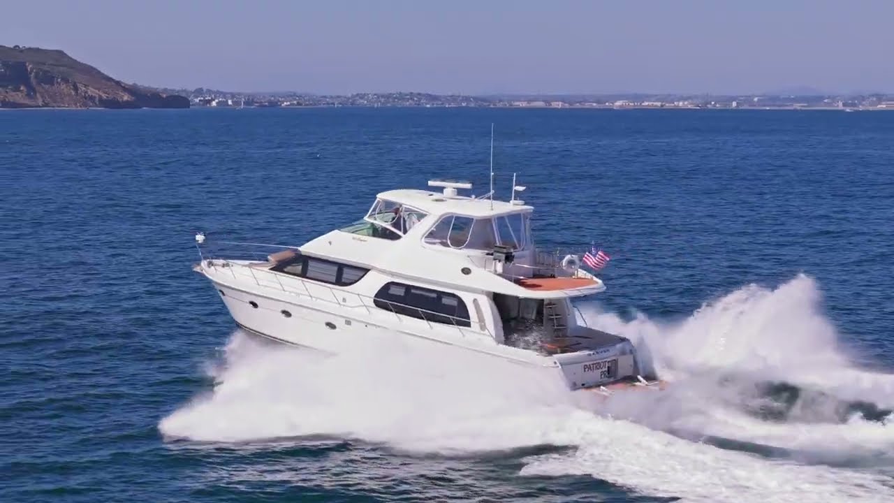 2005 Carver 560 Voyager Sky Lounge – Your Dream Yacht Awaits!