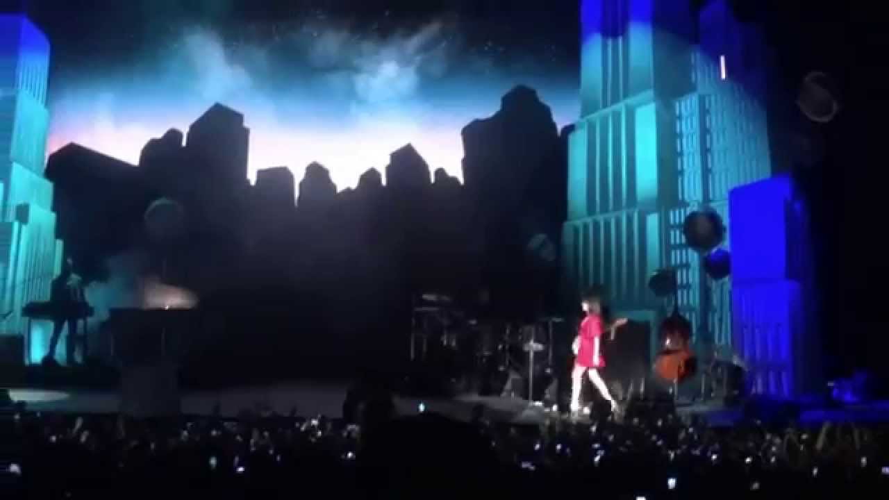 Lana Del Rey - Intro & Cruel World Live on The Endless Summer Tour in Bristow, Va