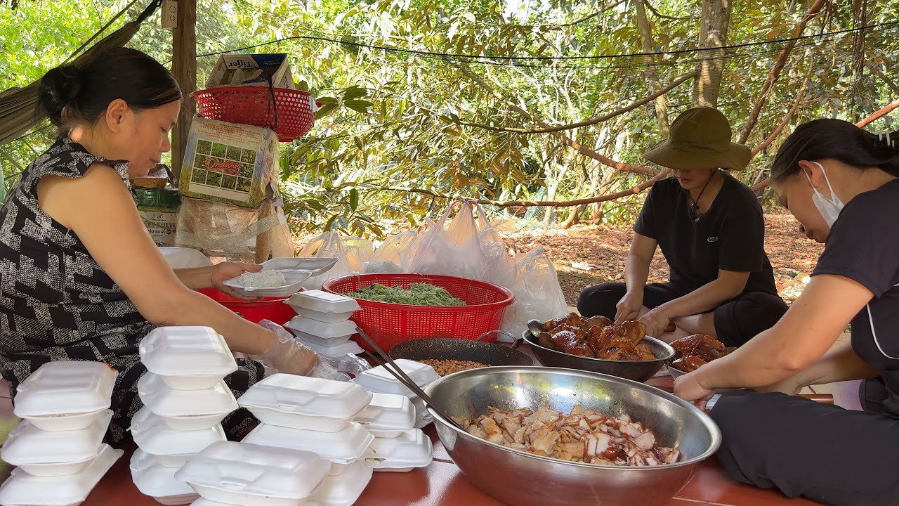 Chị Em Xóm Làm Bún Thịt Khìa Miền Tây Mời Bà Con | Chuyến Xe Bán Đồ Ăn Không Đồng | Thôn Nữ Cà Mau