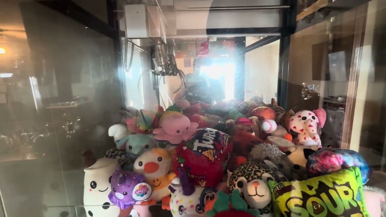 1997 Gen 6 Clean Sweep Claw Machine no streaming tonight 