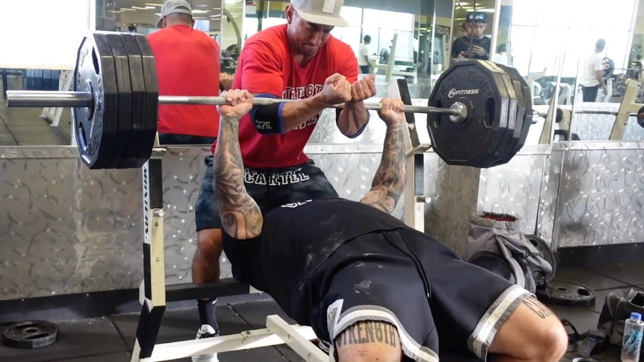 BENCH PRESS BATTLE BETWEEN MEX LEE AND BIG BOY