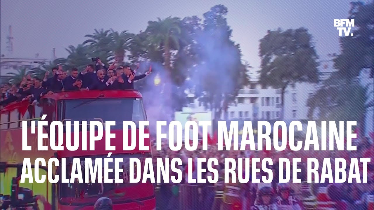 Les joueurs de l'&eacute;quipe de football marocaine acclam&eacute;s dans les rues de Rabat