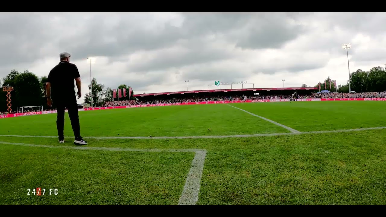 STEFFEN BAUMGART  (1. FC K&ouml;ln) wie er leibt & lebt; rastet aus 