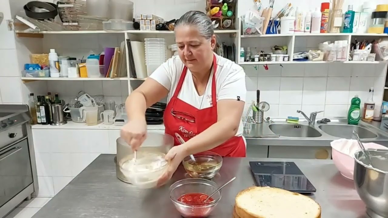Reteta mousse de mascarpone si mousse de capsuni pentru tort
