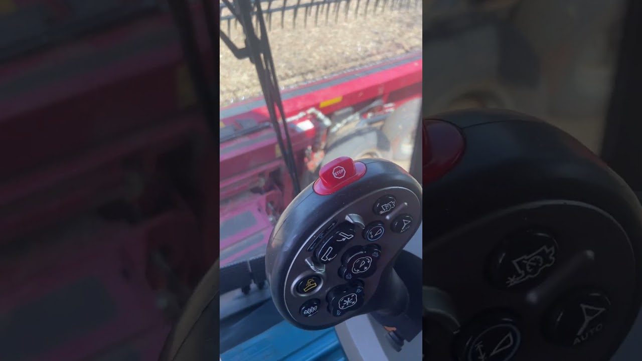 Ensinando o basico na gabine da 7250 case ih #maquinaagricola #safra #colheitadesoja #colheita 