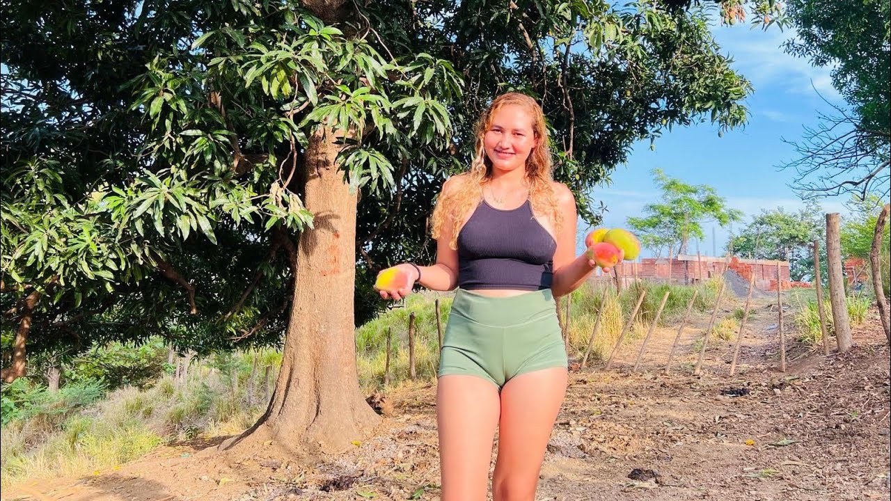 Cortando mangos están ricos 😋