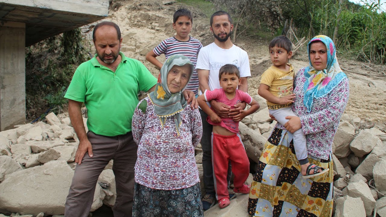 2 heyelan arasında kalan aile, 3 gün yürüyerek, köylerine ulaşmış