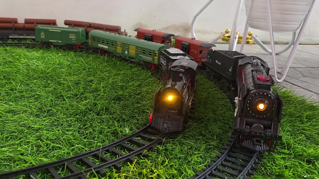 Unboxing Classic Steam Train 🚂 Build, Test & Run | Model Railway Diorama