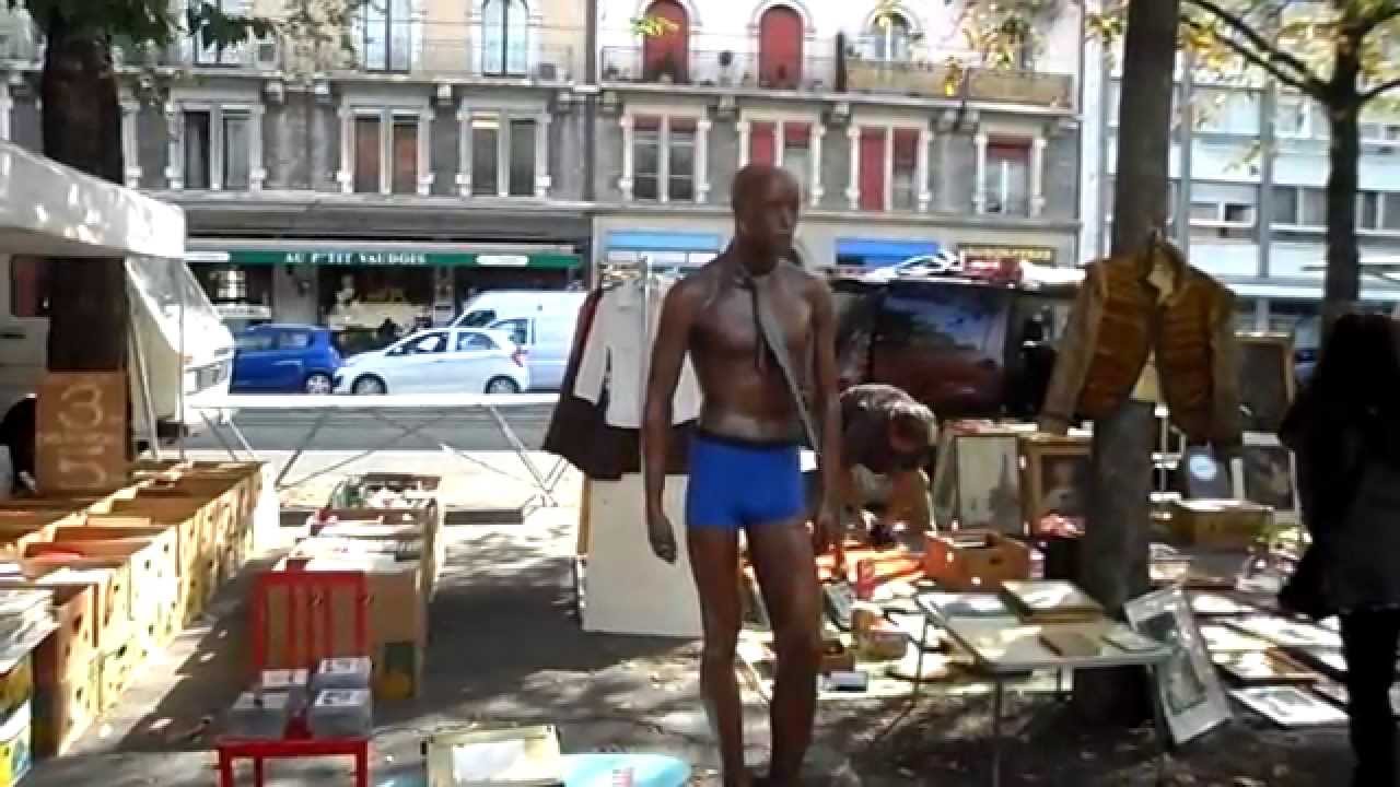 MARCHE AUX PUCES SUR LA PLAINE DE PLAINPALAIS GENEVE