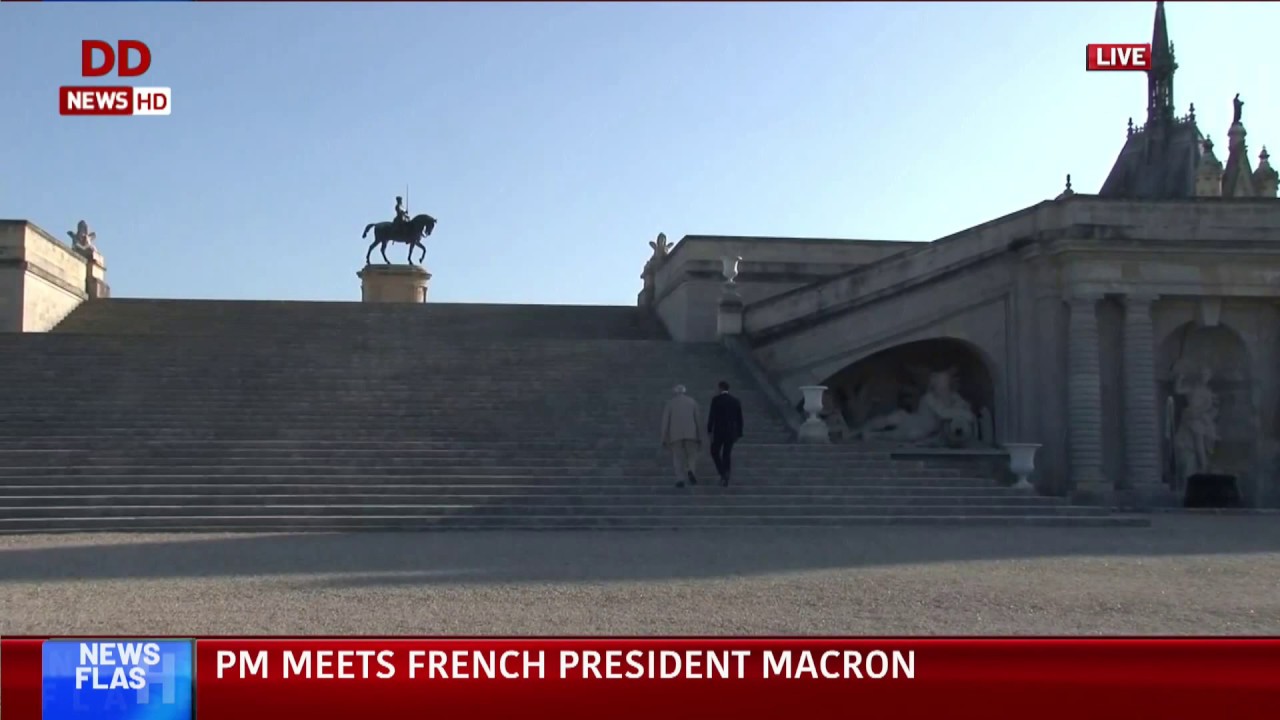 PM Modi meets French President Macron