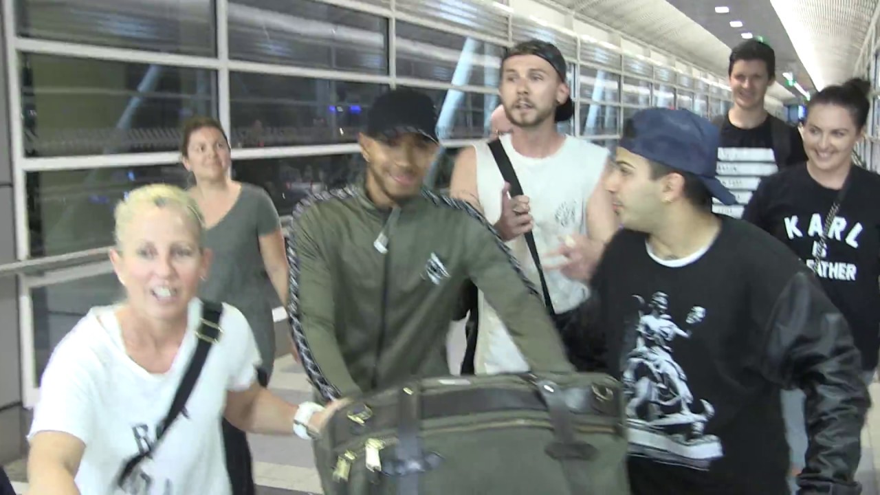 'LEWIS HAMILTON - crushed as he arrives in Melbourne for F1' #exclusive 20/3/17