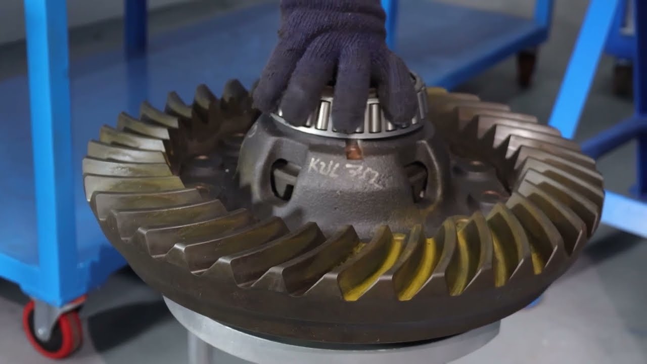 Dismantling and Assembling a Drive Head I Olystra Special tools.