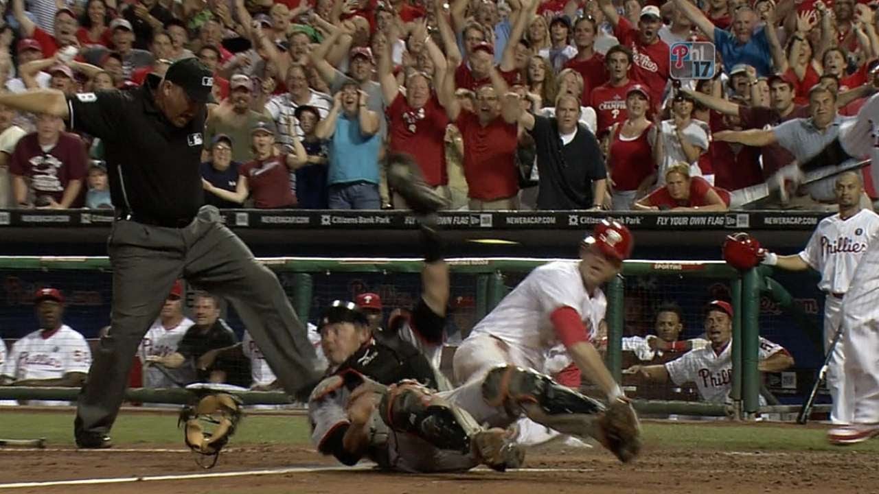 SF@PHI: Utley shows speed with inside-the-parker