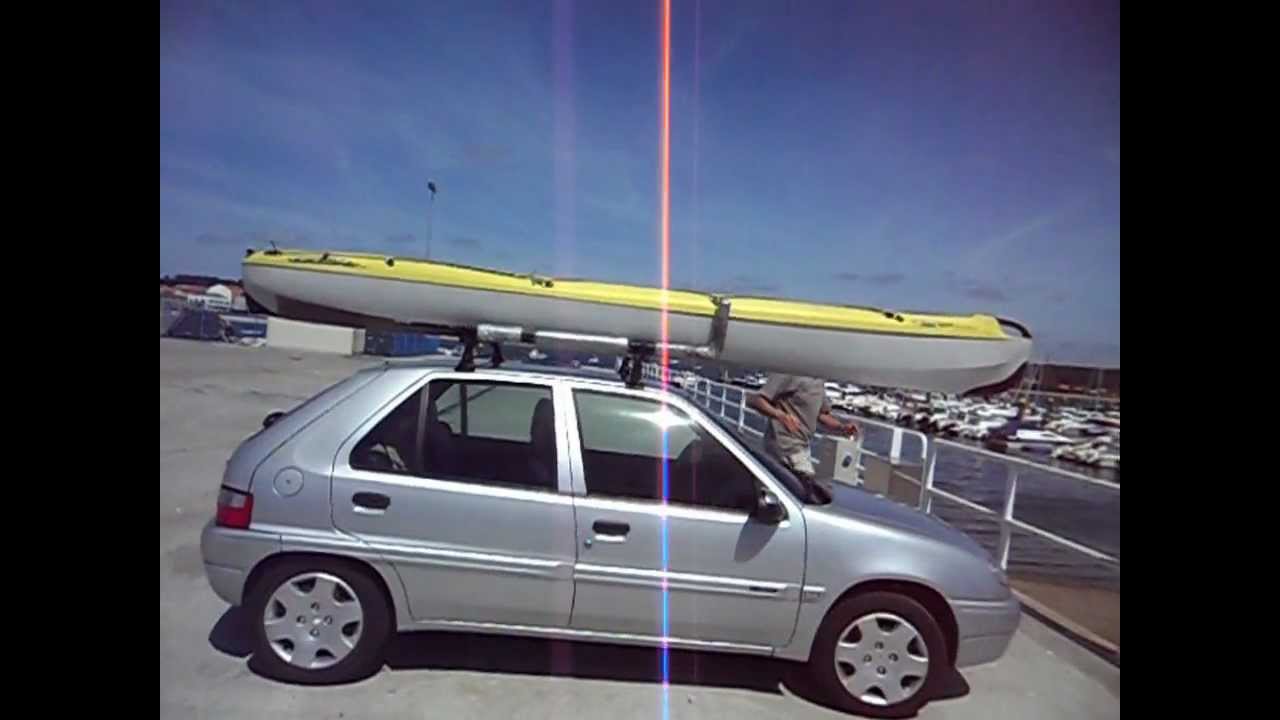 Subir / transportar un kayak en un automóvil sin ayuda