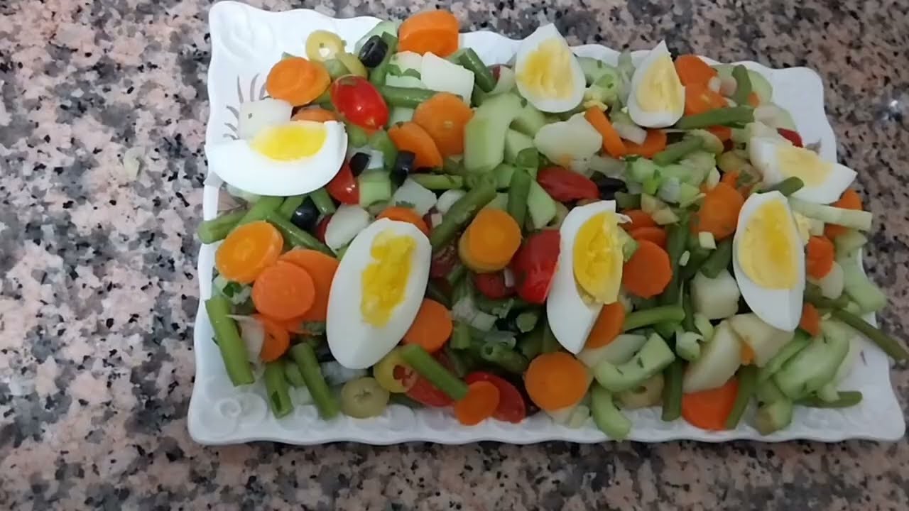 سلطة صحية كتجي رائعة و بنينة كتستحق التجربة👌🏻😋👌🏻😋👌🏻💯