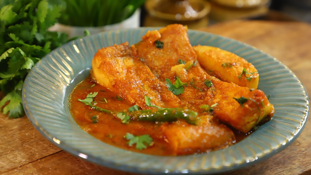 রোজকার জীবনে এই ভাবে মাছের ঝোল বানিয়ে নিতে পারেন || Macher Jhol recipe 