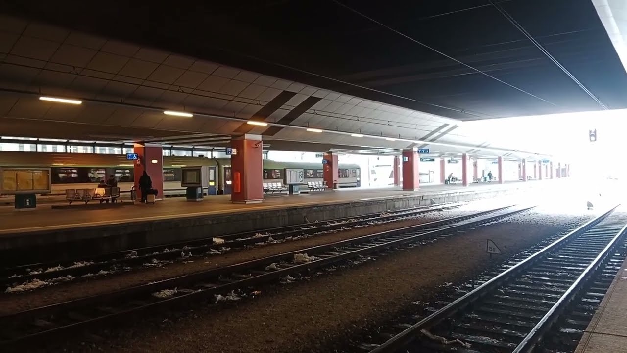 EP09-005 z IC MATEJKO do Przemyśla Gł. wjeżdża na stację Kraków Gł. 23.11.2025