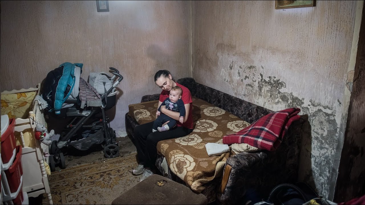 „Дете има астму, а кућа нам је пуна влаге!ˮ – помозимо Марковићима да добију нову кућу.