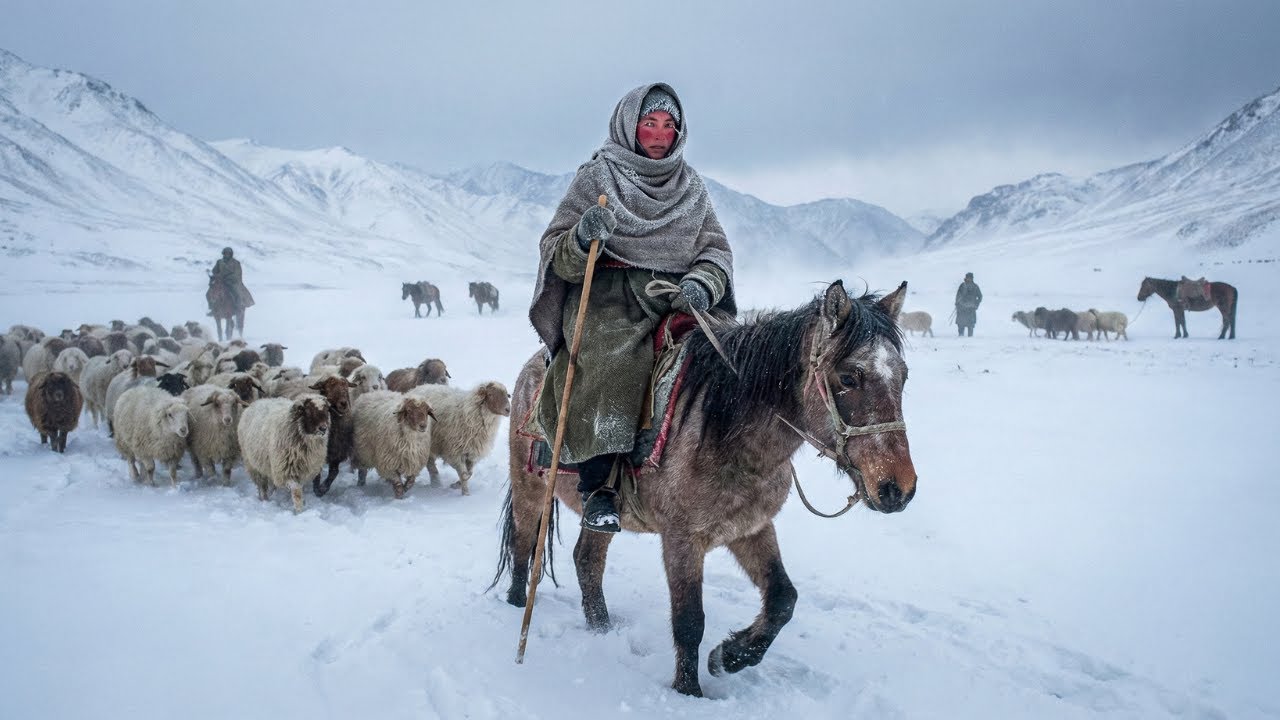 Women Carrying Shepherd Life In One Of Afghanistan’s Coldest Villages | Daily  35°C Survival