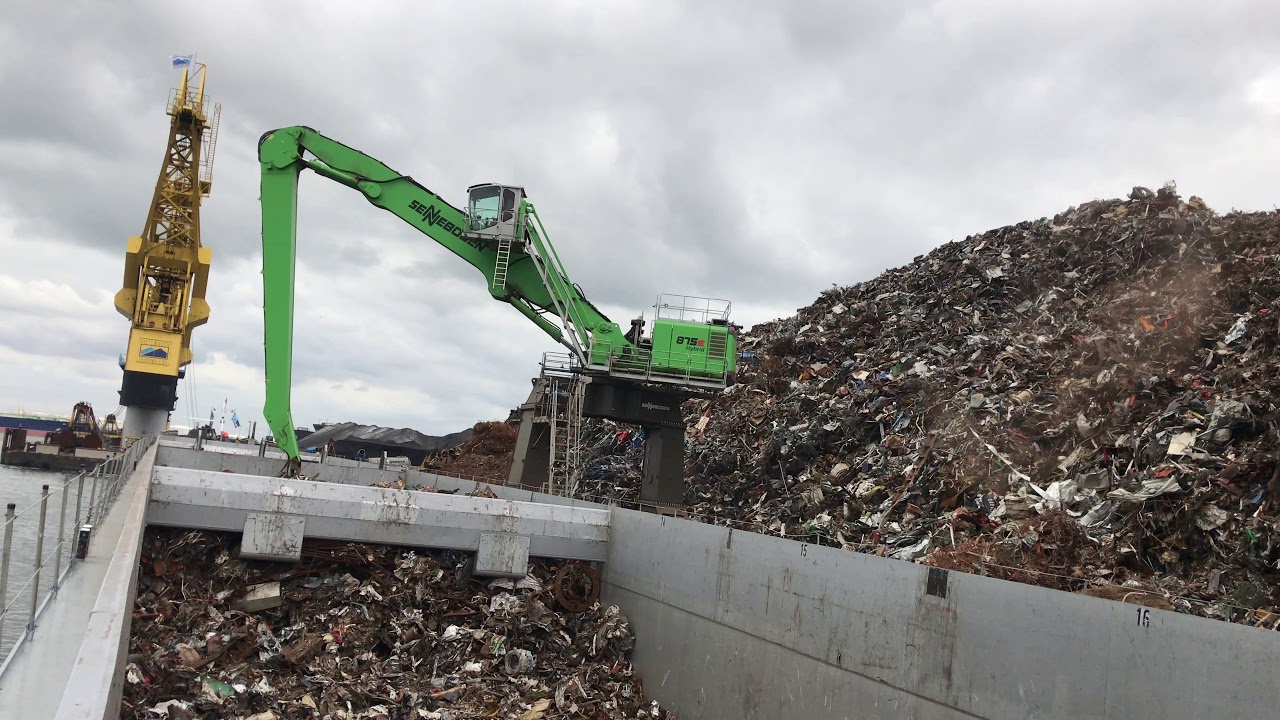 sennebogen 875E  discharging