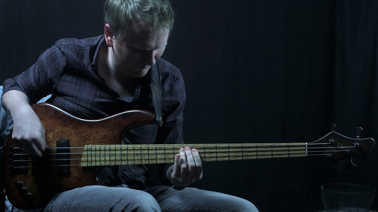 How to use your Thumb to pluck the Strings