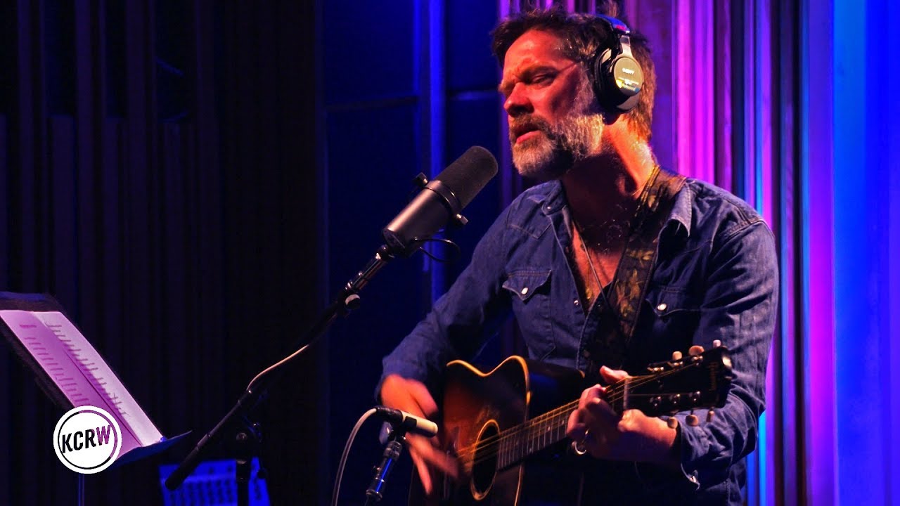 Rufus Wainwright performing 