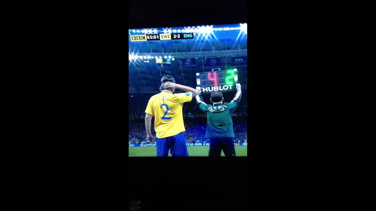 England V Sweden 2012 Lustig bootyshaking!