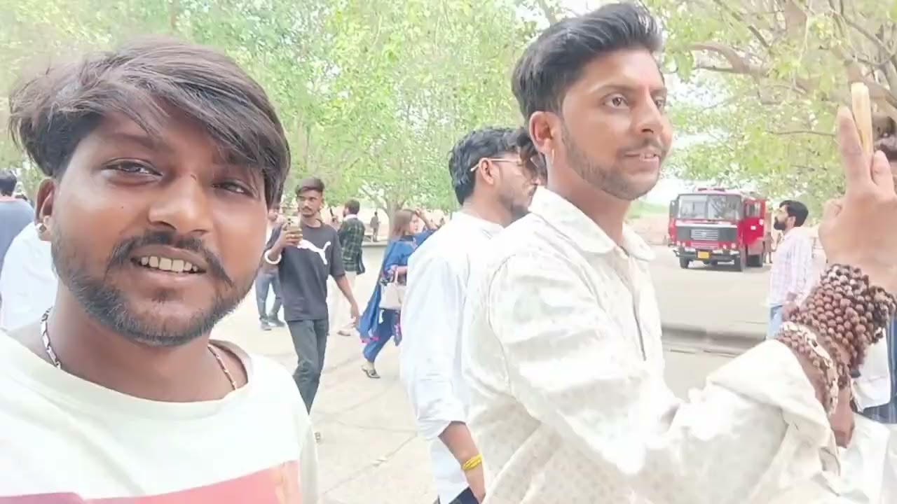 Cockroach Janata party murdabad ke nare lagaye humne to police ne Deepak Mohit rahul Sonu hirasat 