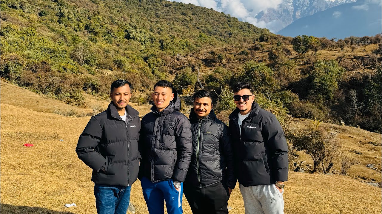 काठमाडौँदेखि सिक्लेश गाउँसम्मको यात्रा, सिक्लेश गाउँबाट देखिने दृश्यहरू अत्यन्तै मनमोहक छन्।