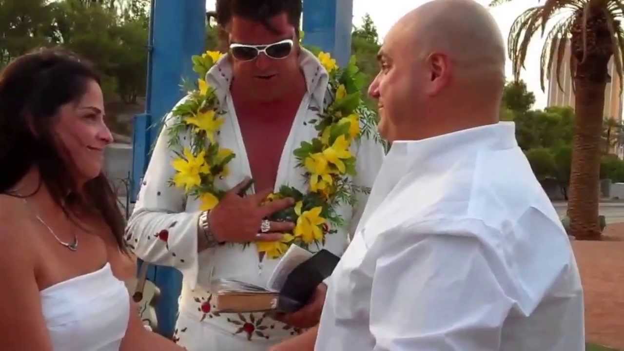 Elvis Ceremony by SimpleVegasWedding.com
