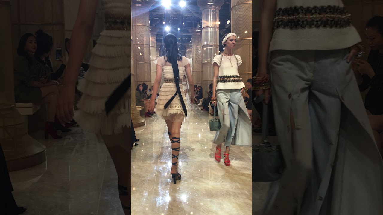 小新吃货日记之视频记录 CHANEL &ndash; CRUISE COLLECTION 2017-18 | CHENGDU
