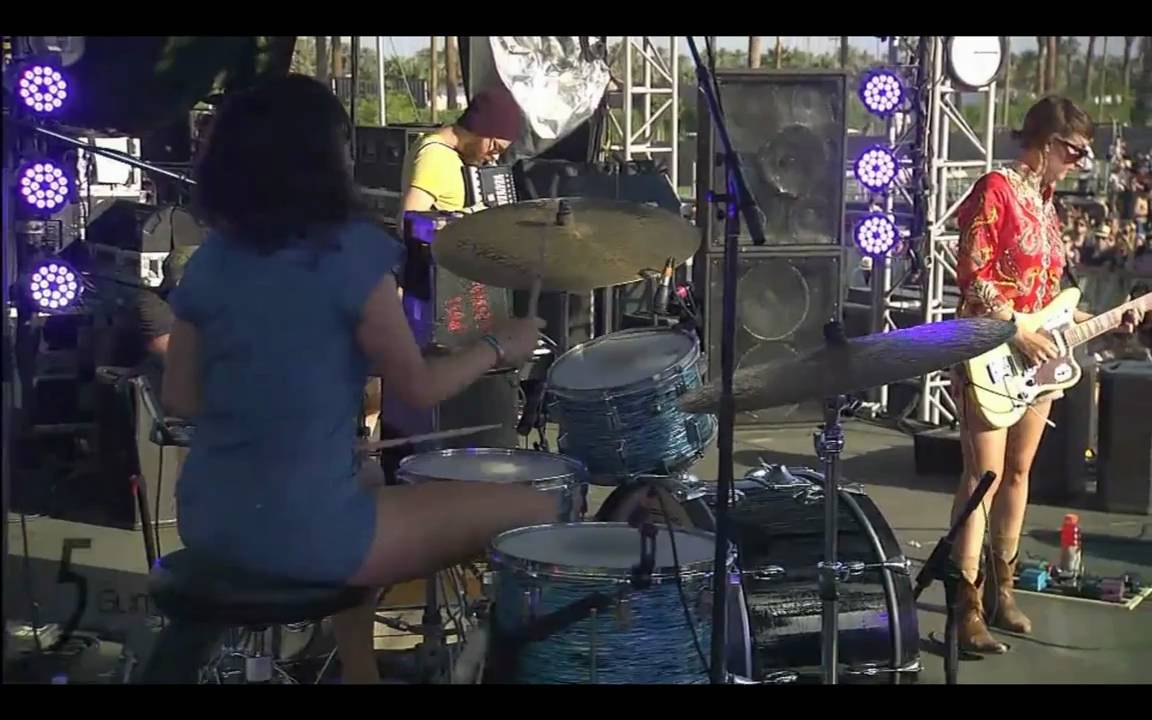 Warpaint - Beetles (Coachella 2011)