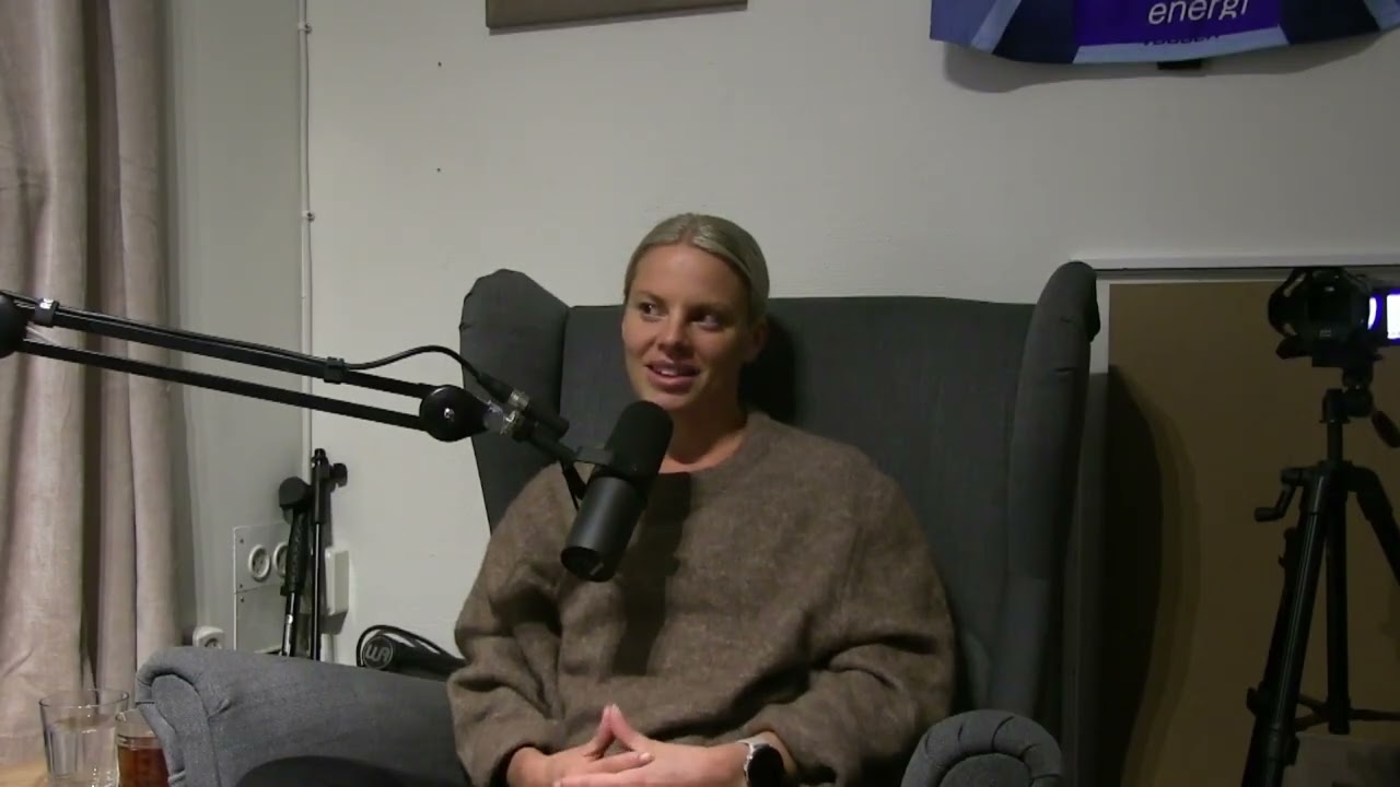 Bakom proffs-fasaden med Emelie Helmvall: Knäskadan, klubbens påtryckningar & livet i Europa.(Video)