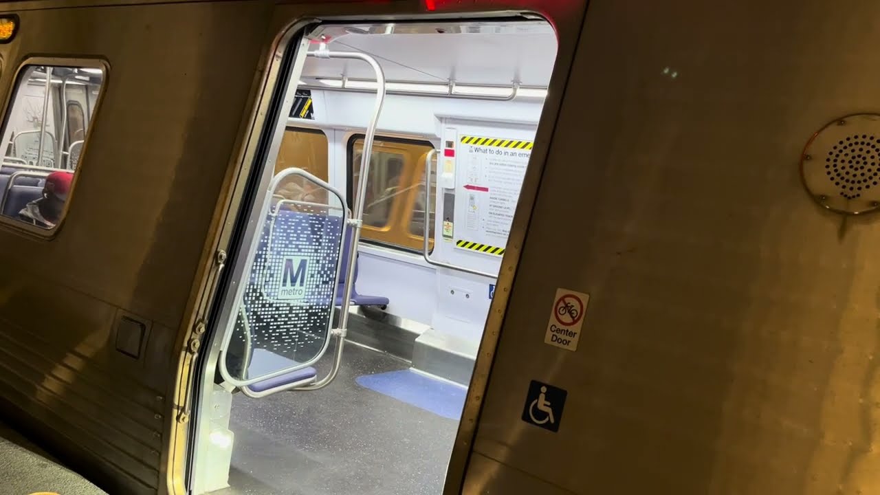 Easter Sunday! Wmata Blue Line, 7000 Series, Smithsonian Metro Station - National Mall, WHTN, DC