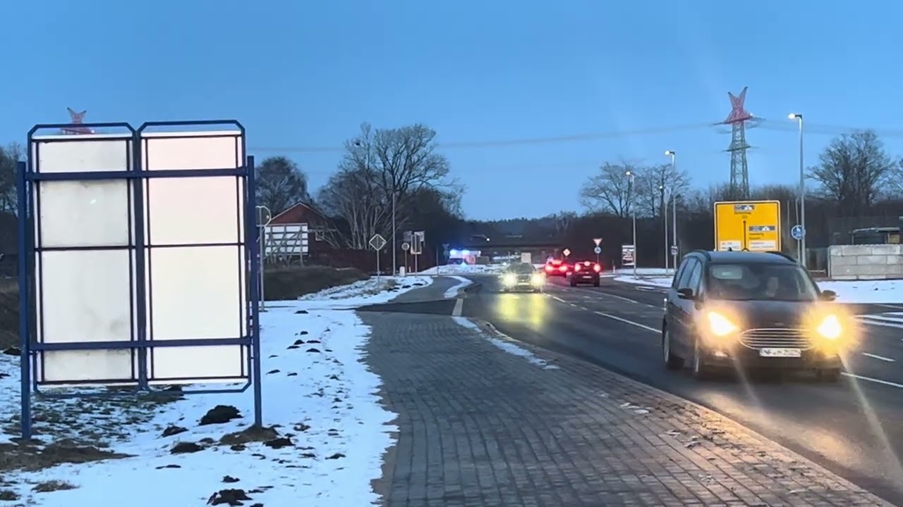 RTW aus Schleswig in Husum auf Anfahrt🚑