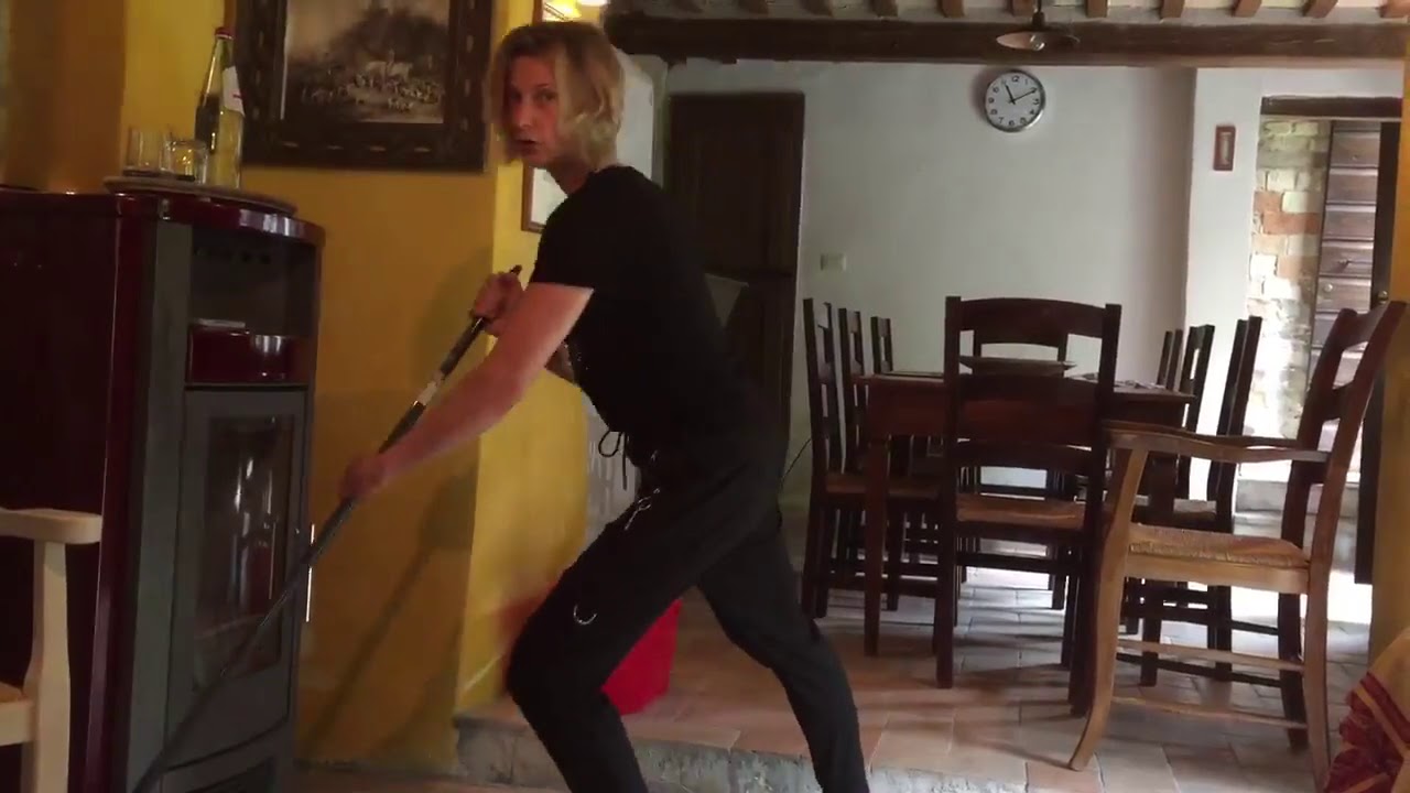 COME DARE LO STRACCIO SE HAI MAL DI SCHIENA