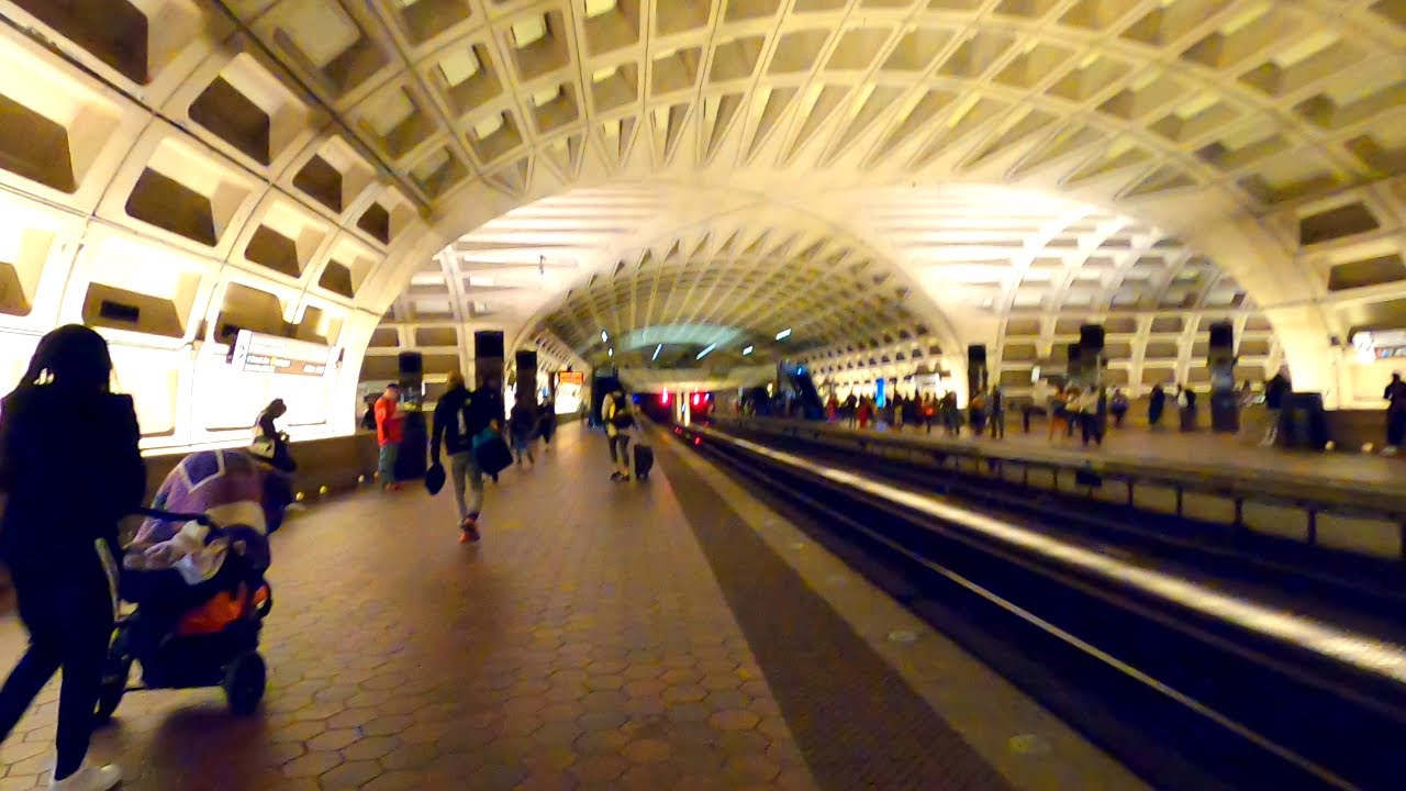 King St - Old Town Station - L'Enfant Plaza Station. Metro (WMATA) train
